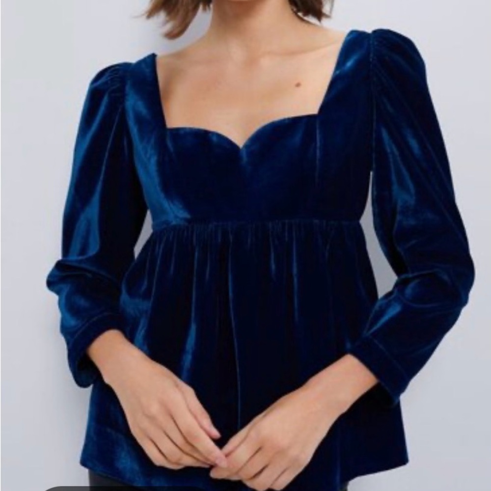Hyacinth House blue velvet sweetheart blouse. nwt